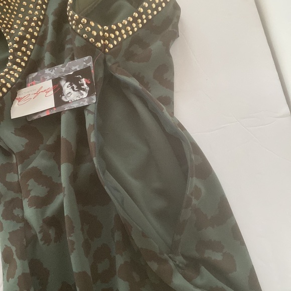 NWT Marilyn Monroe Mash green cheetah stud shoulder dress Size M - Picture 8 of 15